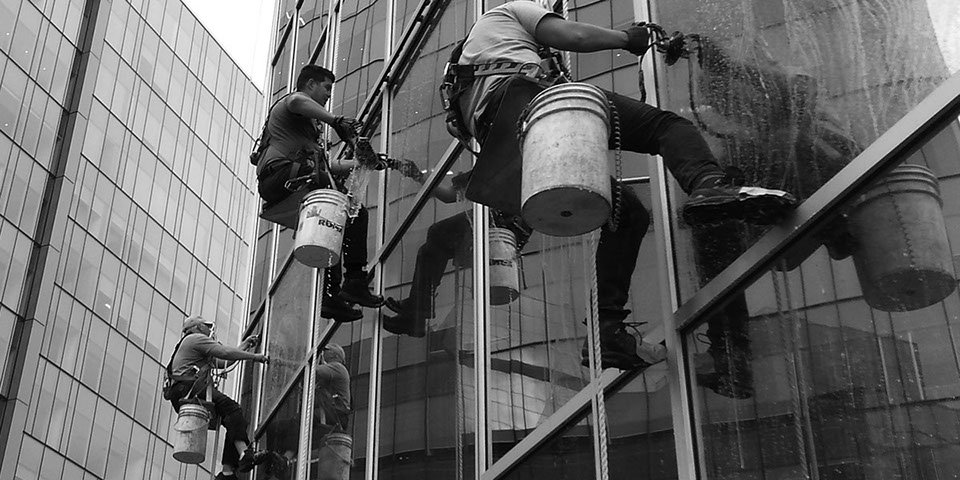 High rise window cleaning using rope access&nbsp; and boatswain chair in Edmonton